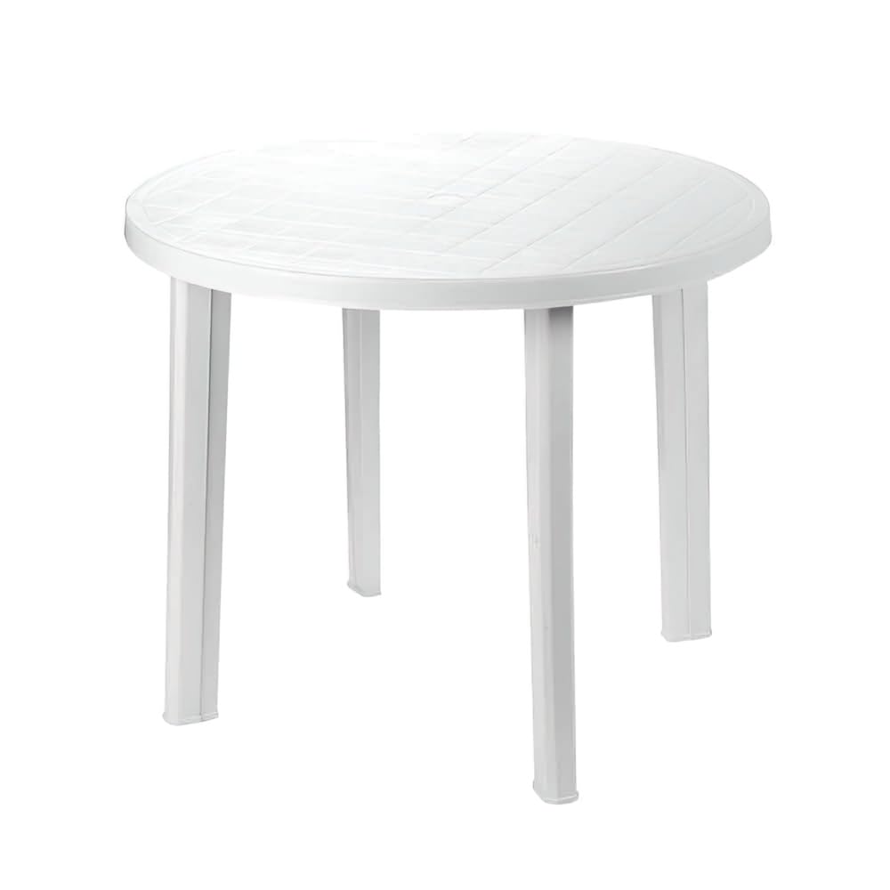 Table ronde blanche Greemotion en plastique avec trou pour parasol, installée dans une cour lumineuse.