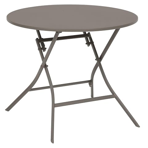 Table ronde pliante Greensboro en acier brun café installée sur une terrasse lumineuse