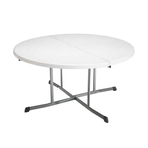 Table ronde pliante Lifetime au plateau blanc effet granit, installée dans un patio lumineux