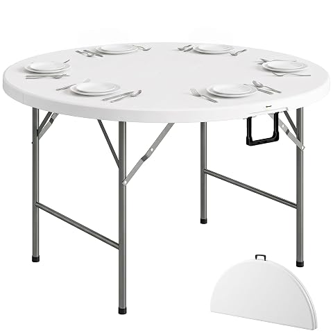 Table ronde pliante blanche avec plateau en HDPE et pieds en acier, installée sur une terrasse lumineuse.