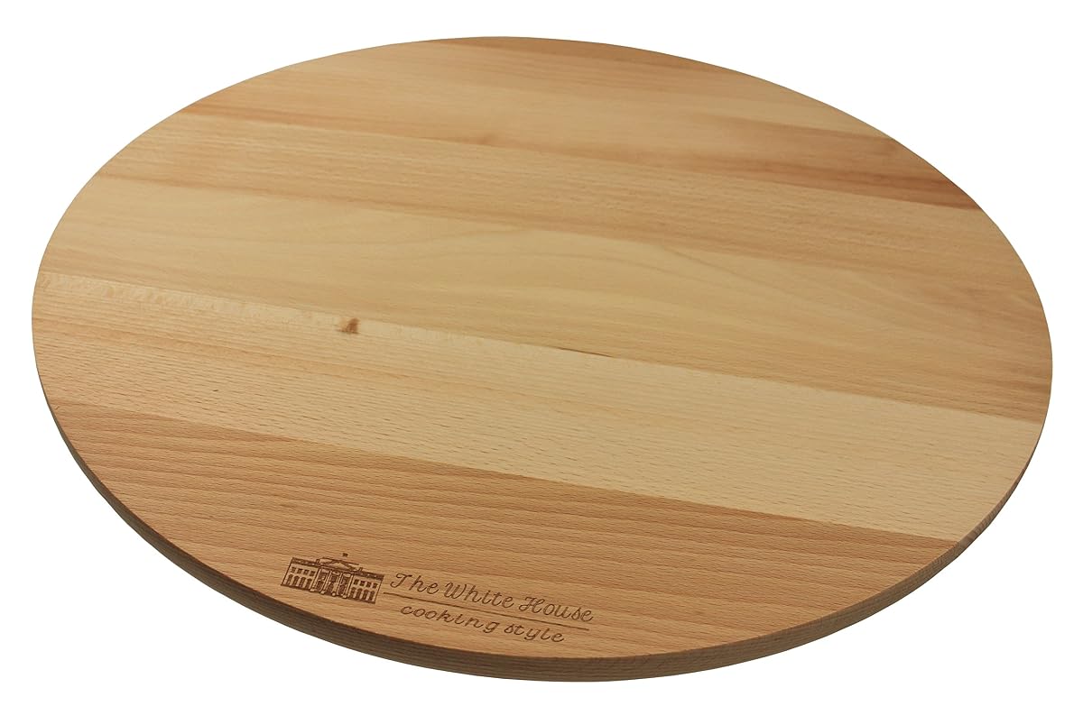 Plateau tournant rond en bois de hêtre brun présenté sur une table avec une pizza